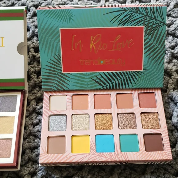 Eyeshadow Pallets 💄 - Picture 3 of 3